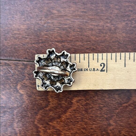 Fun Cocktail Flower Ring with Antique Gold Metal, Aqua and Green, Size 5 - Picture 16 of 16